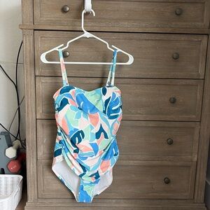 Old navy swimsuit | size L